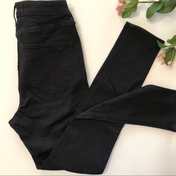 {Hollister} BACK TO SCHOOL Distressed black jeans (free top) - Picture 4 of 8